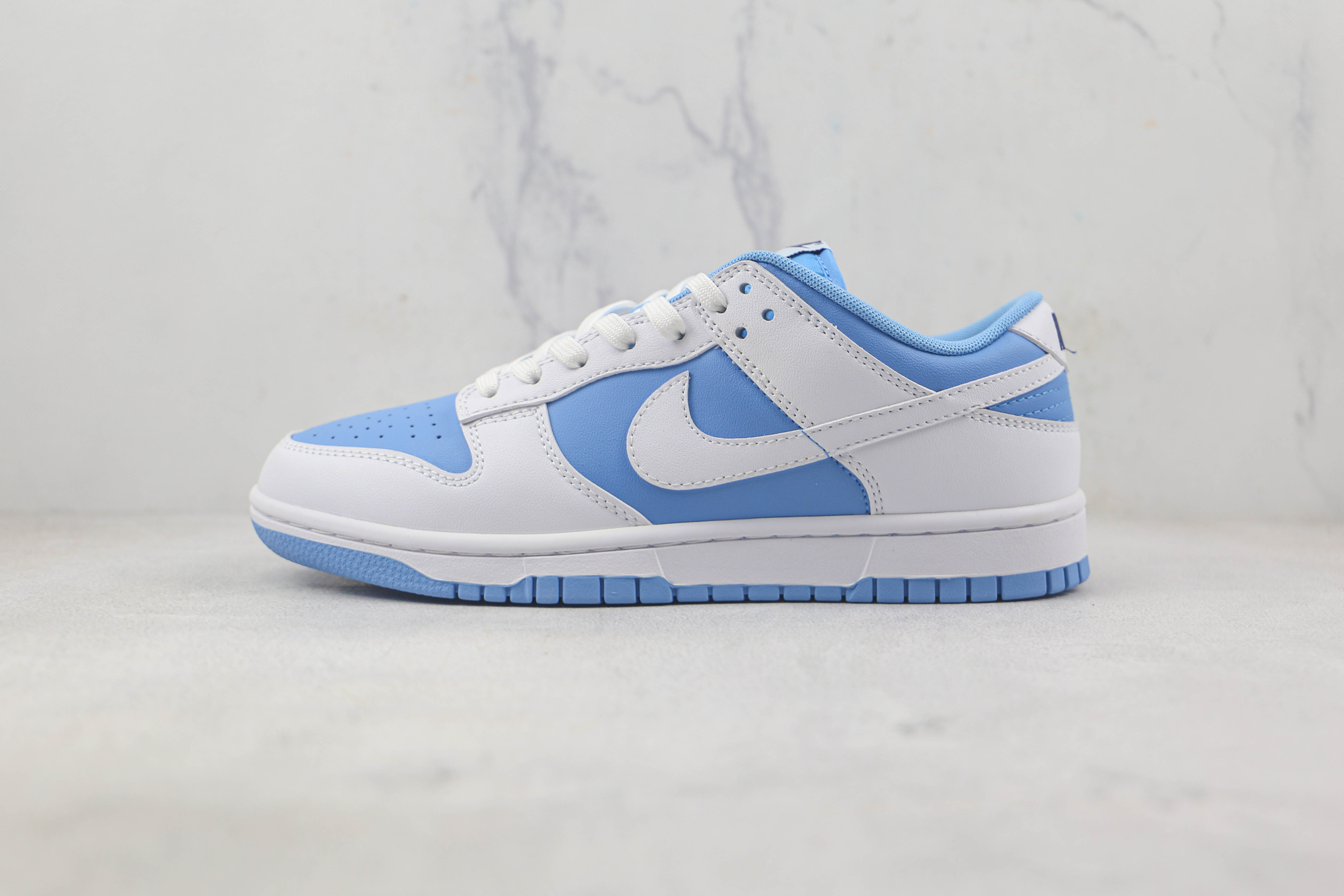 Nike Dunk Low Reverse UNC